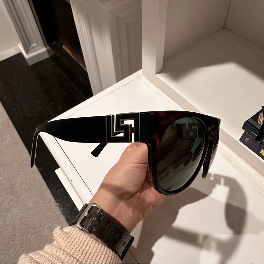 Versace sunglasses 😎✨ - Picture 3 of 5